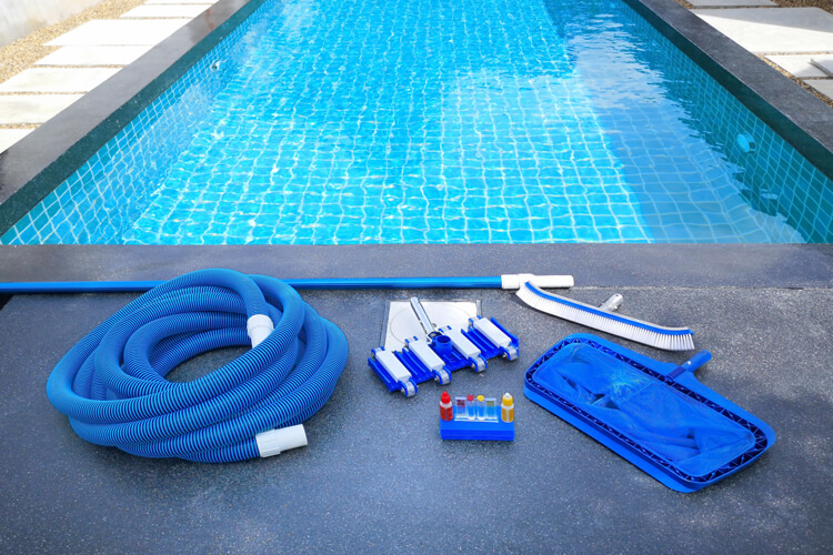 swimming pool maintenance service Kleinburg